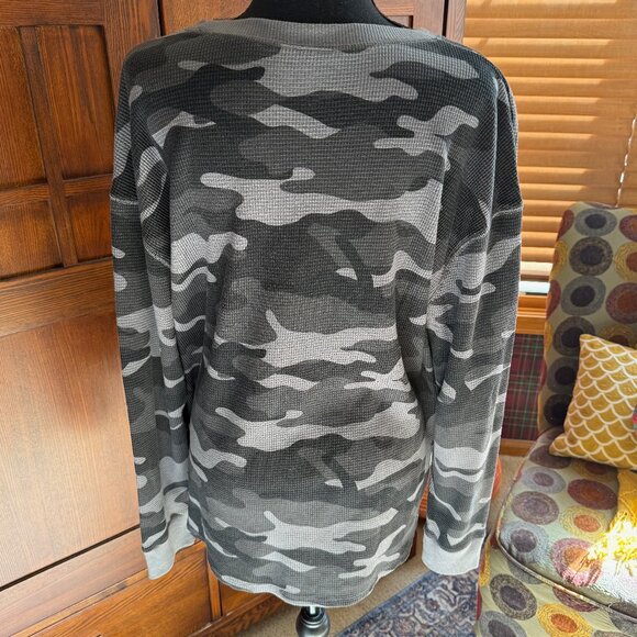 Black and Gray Long Sleeve Camo Waffle Weave Thermal Top Size XXL - Picture 4 of 8